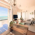The Traveller`s house Balcón al Mar con Ascensor