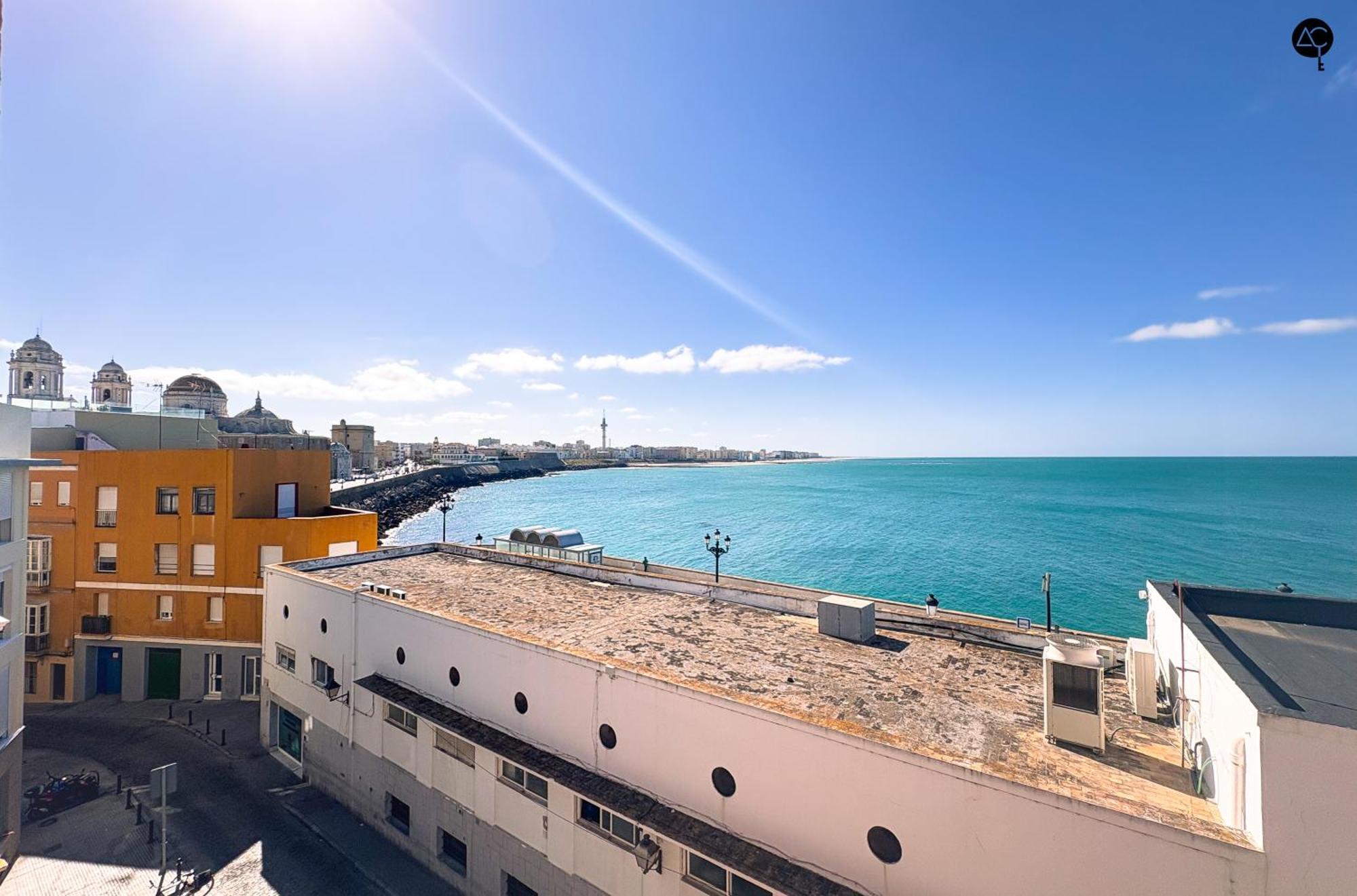The Traveller`s House Balcón Al Mar Con Ascensor * Cádiz